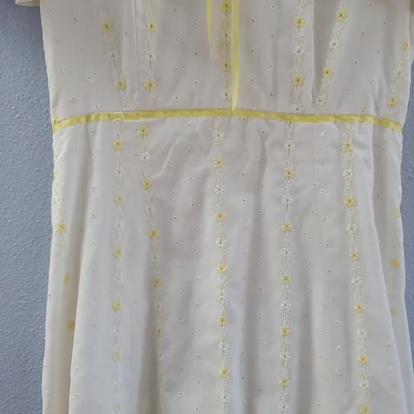 Vintage 1960 Eyelet Handmade Dress - Picture 5 of 11